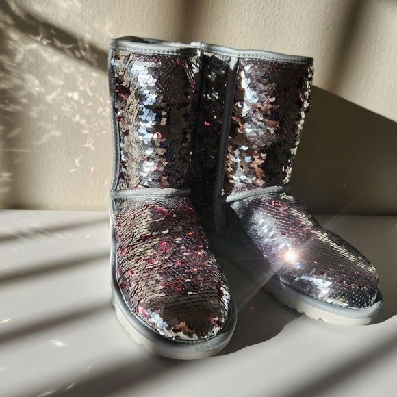 NWOB UGG Classic Shiny Sequins Short Boot - Picture 1 of 10
